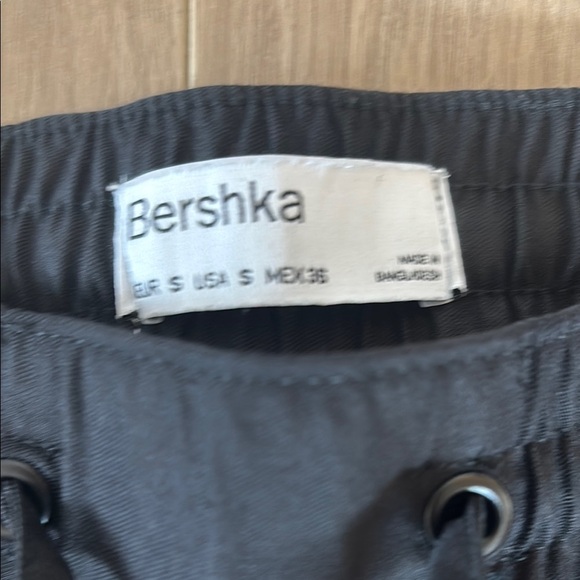 Bershka ASOS Men's Black Pocketed Elastic Cargo Pants - Picture 2 of 9
